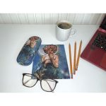 Mucha: A hold - Szemüvegtok tisztítókendővel - von Lilienfeld